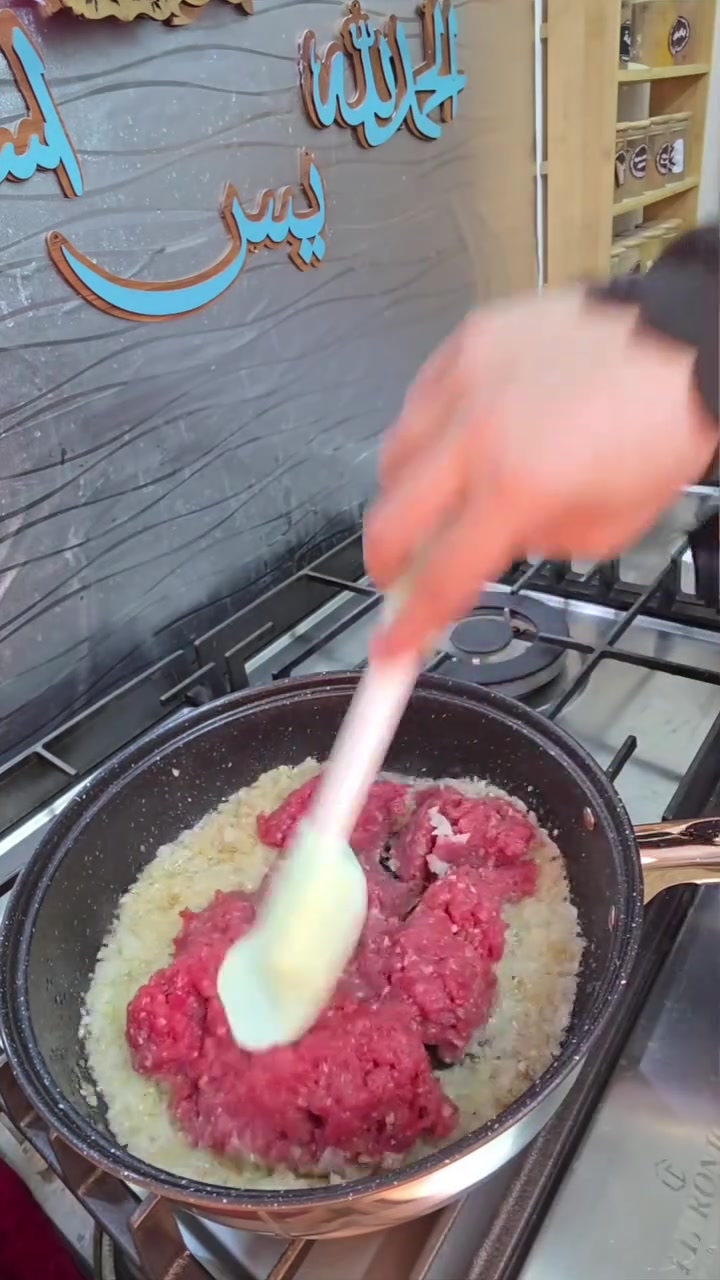 👩‍🍳 ارتقِ بمطبخك مع طقم قدور ومقالي فاخر يجمع بين الأناقة والأداء الاحترافي.
✨ ستانلس ستيل عالي الجودة مقاوم للصدأ والخدوش
🔥 قاعدة خماسية الطبقات لتوزيع حرارة سريع ومتساوٍ
🍳 مناسب للغاز، الكهرباء، السيراميك وطباخات الحث (Induction)
👀 أغطية زجاجية حرارية مع فتحة لتصريف البخار
💎 مقابض باللون الذهبي الوردي تضيف لمسة فخامة لمطبخك
🧼 سهل التنظيف وآمن للاستخدام في غسالة الصحون
🍲 طقم متكامل يضم قدور بمختلف الأحجام مع مقلاة وقدر بمقبض طويل
🏡 مثالي لتحضير جميع أنواع الأطعمة للعائلة بكل سهولة.
💰 السعر: 59 ألف
#العراق
#قدور
#مطبخ
#ستانلس_ستيل
#تسوق


**إذا كنت صاحب هذا الإعلان وتريد حذفه لأي سبب، رجاءا أرسل رسالة إلى الدعم الفني**