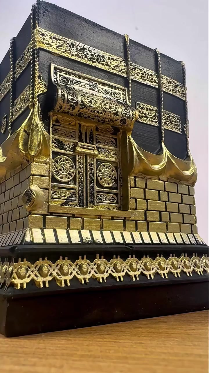 مجسم الكعبة 🕋 المشرفة حصري 

🕋 مجسم الكعبة المشرفة بتصميم فاخر ولمسة روحانية مميزة
تفاصيل دقيقة تحاكي شكل الكعبة الحقيقي بأناقة عالية
ألوان أسود مع ذهبي تضيف فخامة لأي مكان يوضع فيه
حجم عملي مثالي للطاولات، الأرفف وزوايا الصلاة
اختيار رائع كهدية قيمة في رمضان والحج والعمرة 🎁
يعزز الأجواء الإيمانية ويبعث الطمأنينة في المكان
امتلك قطعة تذكّرك بقدسية أعظم مكان على وجه الأرض 🤍
يتوفر لون اسود فقط✨
ــــــــــــــــــــــــــــــــــــــــ
🌻للطلب والاستفسار على خاص 🌼
🌻توصيل لجميع المحافظات العراق 🇮🇶🌼
🌻كمية محدودة🌼
ــــــــــــــــــــــــــ
#explore #views #Millionview #Follow #like #حط_لايك #الشعب_الصيني_ماله_حل😂 #انستا_alialshahyd #مشاهدات #اكسبلور #تفاعل


**إذا كنت صاحب هذا الإعلان وتريد حذفه لأي سبب، رجاءا أرسل رسالة إلى الدعم الفني**
