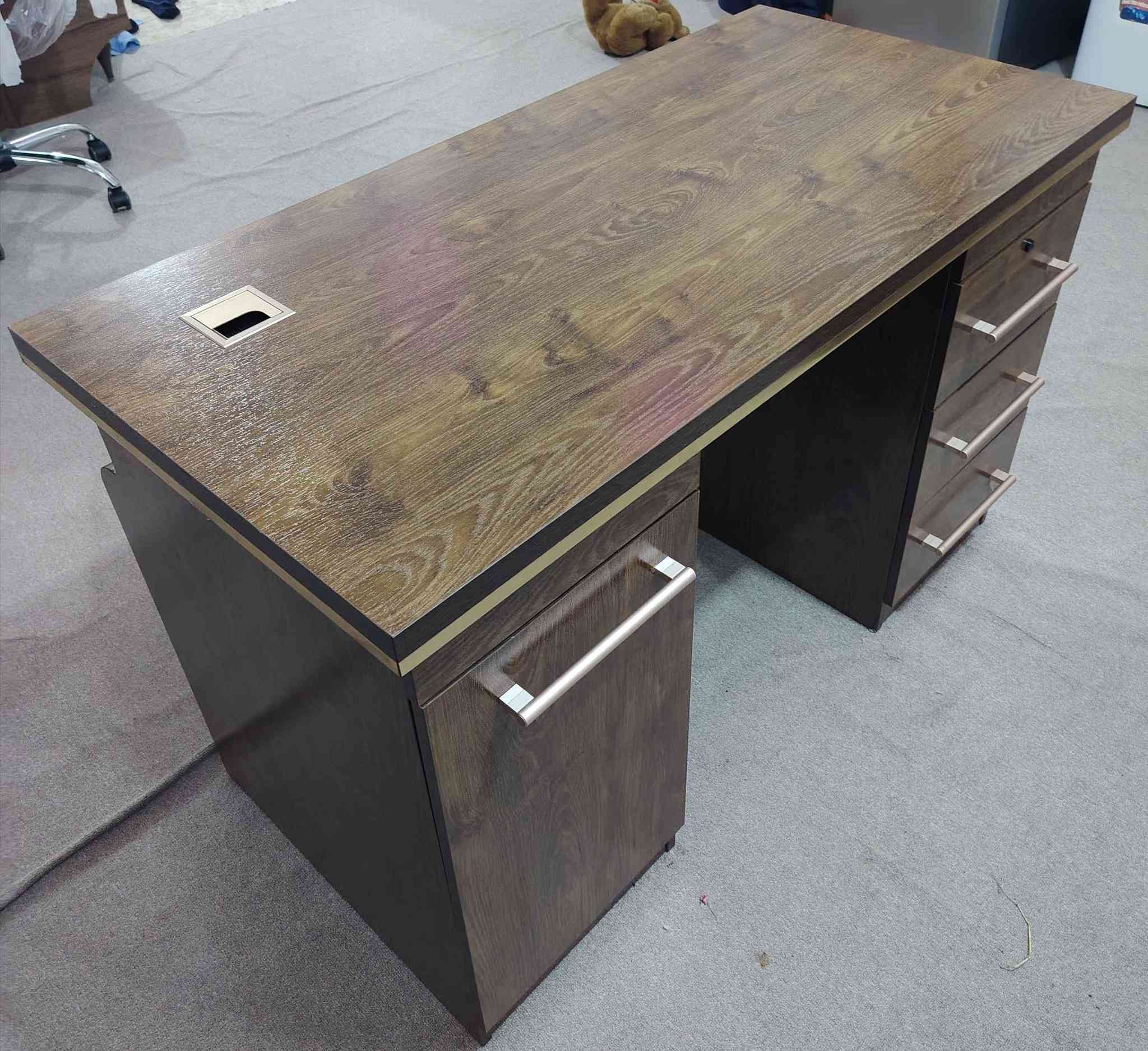 السلام عليكم
كرسي وميز للبيع
 جدد ستوني مشتريهن
السعر 210
مكاني النجف 
*********** النجف, العراق
