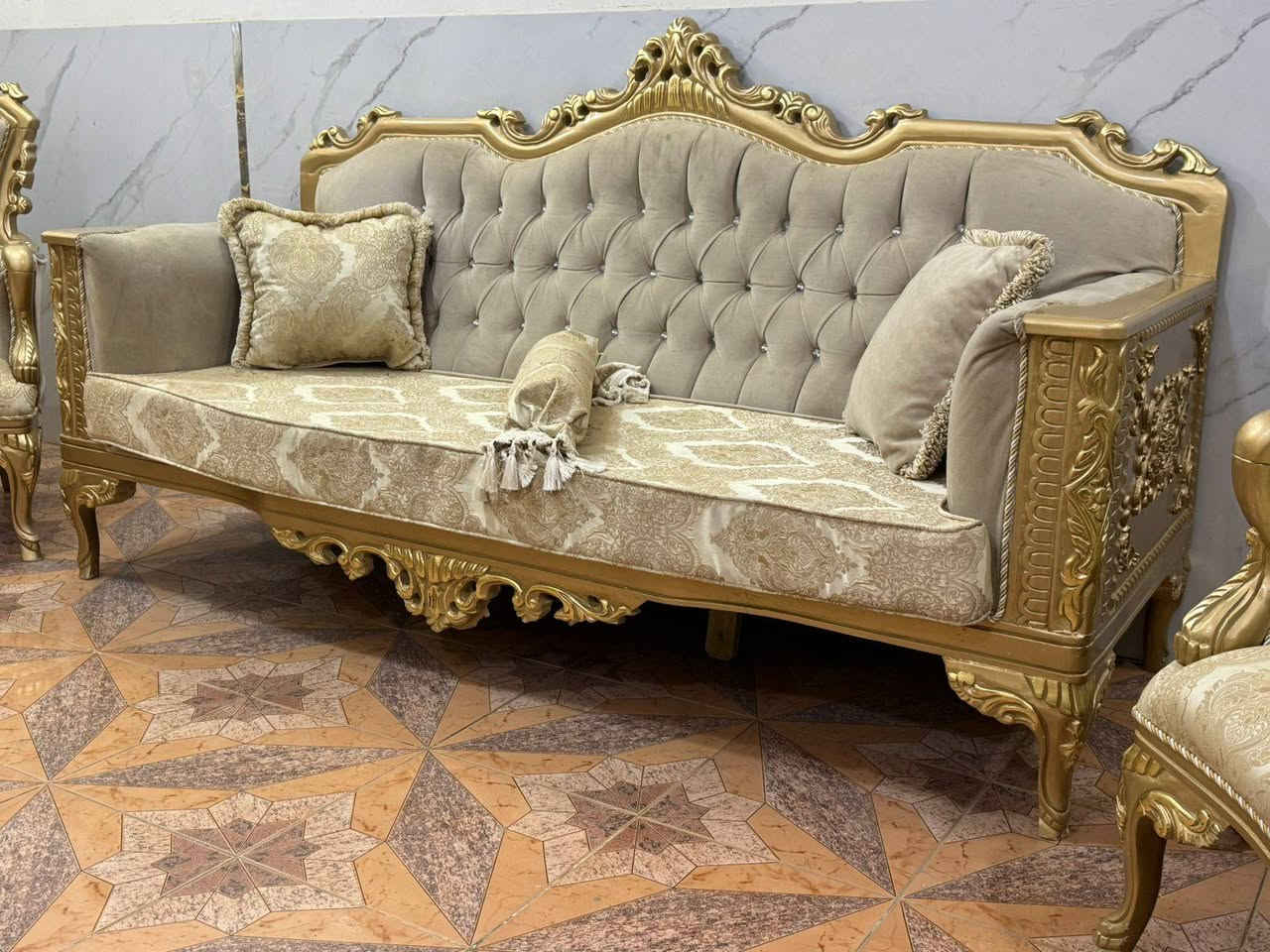 تخم زان دزاين ايطالي ١٠ مقعد مع ميزوسطي اخو الجديد ولا غلطه ***********
