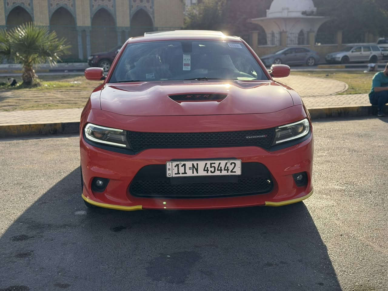 ( سلام عليكم ⚜️🧡)الون برتقالي موطماطمي
(جارجر GT  جيتي  )
(‏‎ وكاله هارلم  داخل جلد  )
‏‎الموديل : 2019 . (سياره خليجي وكاله هارلم ) 
‏‎( المحرك : 6V 3600. ) 
‏‎(سياره كفاله عامه لا صبغ ولا بارد ولا تبديل ) 
‏‎العداد :49الف  شرط الفحص  ( سياره جديده ) 
‏‎(سياره بلاديه كله علا ايد وحده )
( رقم بغداد بسمي الجديد تحويل ثاني يوم )
‏‎المواصفات : الون برتقالي المرغوب 
‏‎* نسخة  GT 
‏‎* حساسات خلفية . 
‏‎* شاشه كبيرة مع نظام ملاحة نفكيشن GPS .
‏‎* سستم صوت الپاين مع سماعات پريميوم .
‏‎* ويل قياس 20 انج . 
‏‎* مصابيح امامية زنون . 
‏‎* كشافات الضباب زنون . 
‏‎* فتحت سقف (سلايد) . 
‏‎* مقاعد رياضية من الجلد الفاخر . 
‏‎* المقاعد الأمامية كهربائية 
‏‎* تشغيل عن بعد ‏
‏‎* محدد سرعة
‏‎* تلفون بلوتوث . 
‏‎* كاميرا خلفية .
‏‎* مرايا متحسسة للاضاءة العالية .
‏‎* كير شفتات بالستيرن . 
‏‎* دخول ذكي (بصمة) .
سياره ماخذه زيرو من شركه هارلم 
سياره  خليجيه 📍
السعر 287ورقه و بيهه مجال 
‏‎رقمي ***********
مكاني بغداد الاعظميه 
‏‎بيع او مراوس
