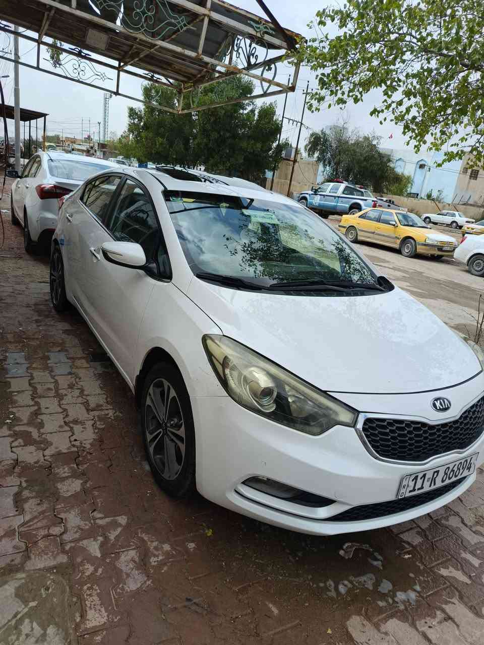 السلام عليكم
سيراتو موديل 2014
رقم بغداد باسمي فول ومكفول 
مكانه السماوه
مكينه ١٦٠٠٠
ماشيه ١٥٥
للاستفسار ***********
