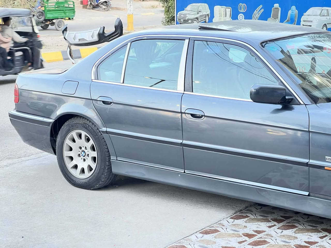 السلام عليكم ورحمة الله وبركاته
BMW 740 1998
رقم صلاح الدين مشروع وطني شرط التحويل
محرك وكير وحداديه بحاله جيده
تخم تاير جديد تخم ويل كب
داخل جلد كشن كهرباء
سلايت روف شغال
لايت زنون
بيع او مراوس حسب القناعه مكان السياره بغداد ابو غريب
رقمي *********** بخدمتكم
