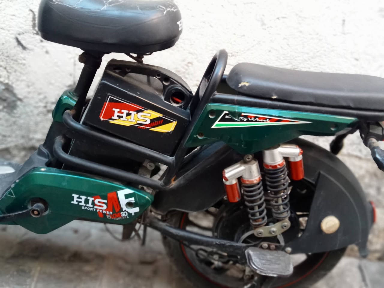 دراجه حلوه كلشي شغال بيه شاير صطاب وره والكهرباء يات كله شغاله مانقصه شي شوي ترتيب يراله انه روح بيه واجي وبل شحن تخبل حلوه ومشيه حلووو عنواني بصره سعر 200وبيه مجال ***********بس وتساب بي
