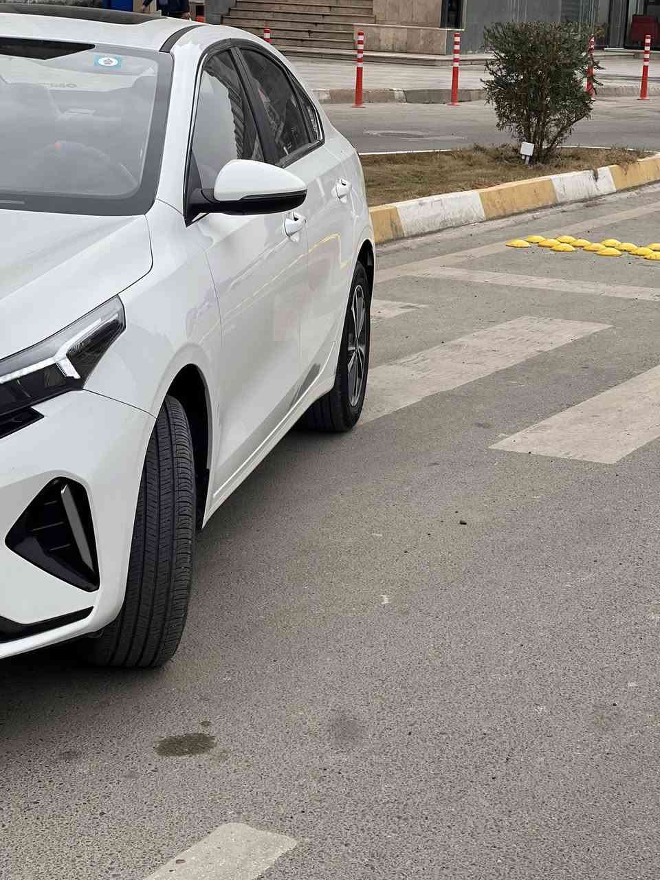 K3
Kia k3
موديل 2024 
ماشيه 27 الف 
مواصفات :فتحه -بصمة-تحكم -شاشة -زنون-
عنوان السياره بغداد مجمع بسماية السكني 
للاتصال على رقم ***********  
السعر 140 وبيها مجال قليل 
-مكفوله كفاله عامله ما عده اصبع بالبنيد وكعه عليه بوري مال ابو المكوى كلش صغير ما مبين غيرها السياره مكفوله
