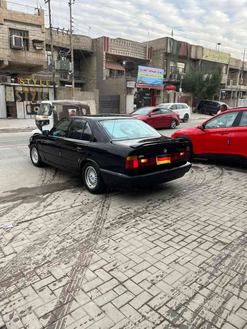 بي ام 525 اصل بليته وسنويه كير محرك مكفول وحداديه
تبريد مجمده ❄️
سياره معمره عام الجماليه كفاله تخم تاير  ويل خليه مكينه مسكر فانوص شرط تنسه صرف بانزين بجم عريض 
غرفه جديده مخمل جديد كشنات كهربائيه شاشه مسجل سستم كامل كأمره  موديل 1992 سنويه حد 2029 رقم بغداد أنكليزي تحويل مباشر سعر 67$ 
مكان سياره بغداد _الدوره 
الاتصال والاستفسار ***********
