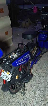 دراجه للبيع فقط كشن خلفي ماكو شحنتها موجوده سويجها موجود 5 بطاريات سرع...