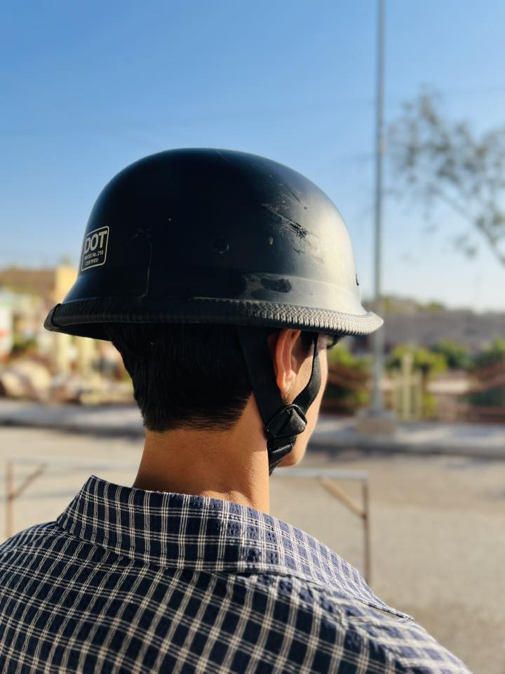 السلام عليكم ورحمة الله وبركاته عندي ذني خوذ لعشاق الكلاسك باله اصليات لون اسود طافي  ولون اسود لامع
كلش نظيفات وقطع نوادر 
سعر القطعه 45 الف وبيها مجال 
الله شاهد قطع نظيفه وخدمة توصيل موجوده
موجود واتساب ***********
