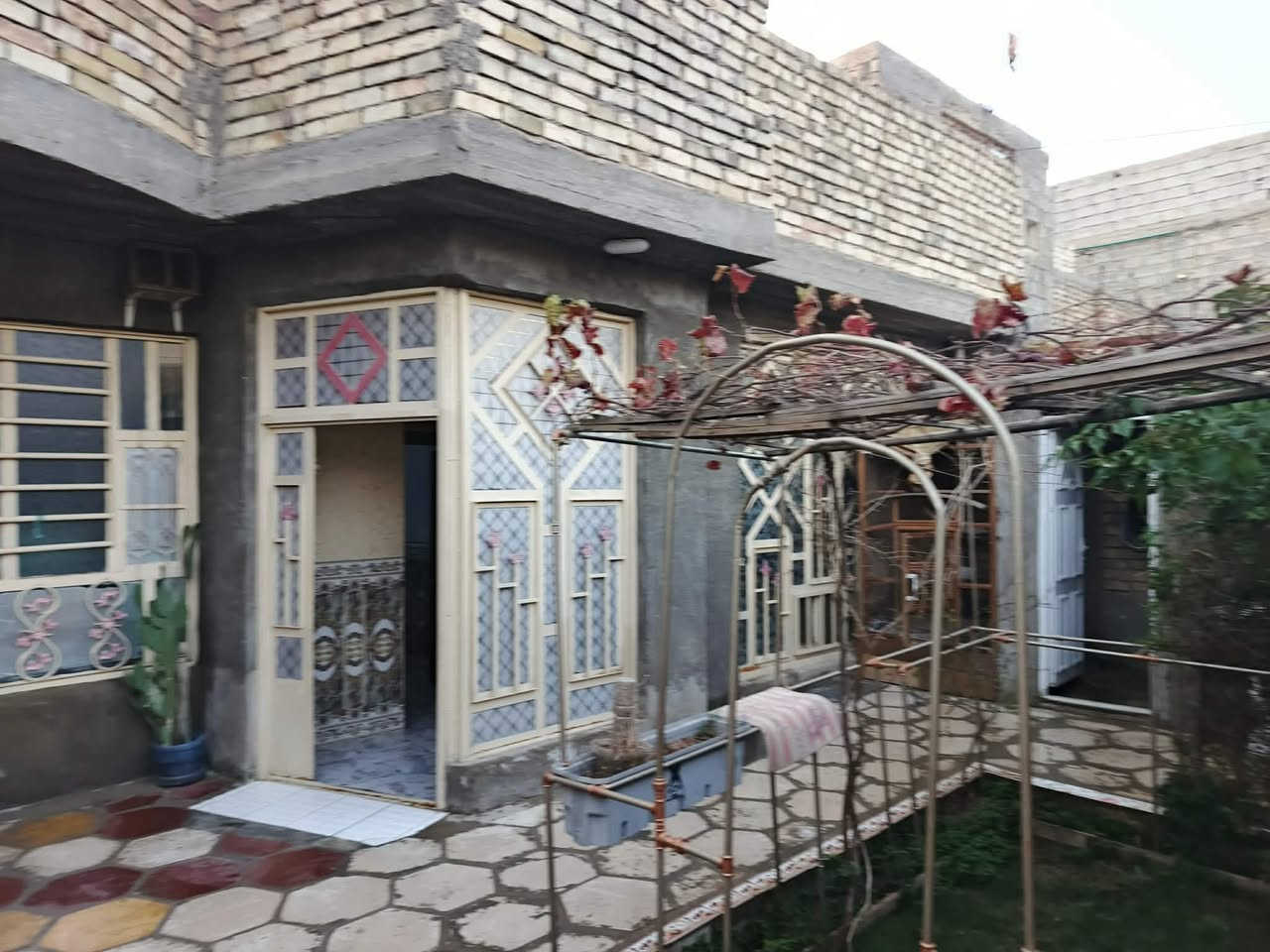 السلام عليكم
دار للبيع طابو صرف مساحه 200  عنوان النهروان الشمري شارع الضغط خلف حسينيه زينب الكبرى بيت مرتب ونضيف يتكون من استقبال وصاله ومطبخ وغرفتين نوم السعر 85 للتواصل خاص او اتصل بالرقم ***********
