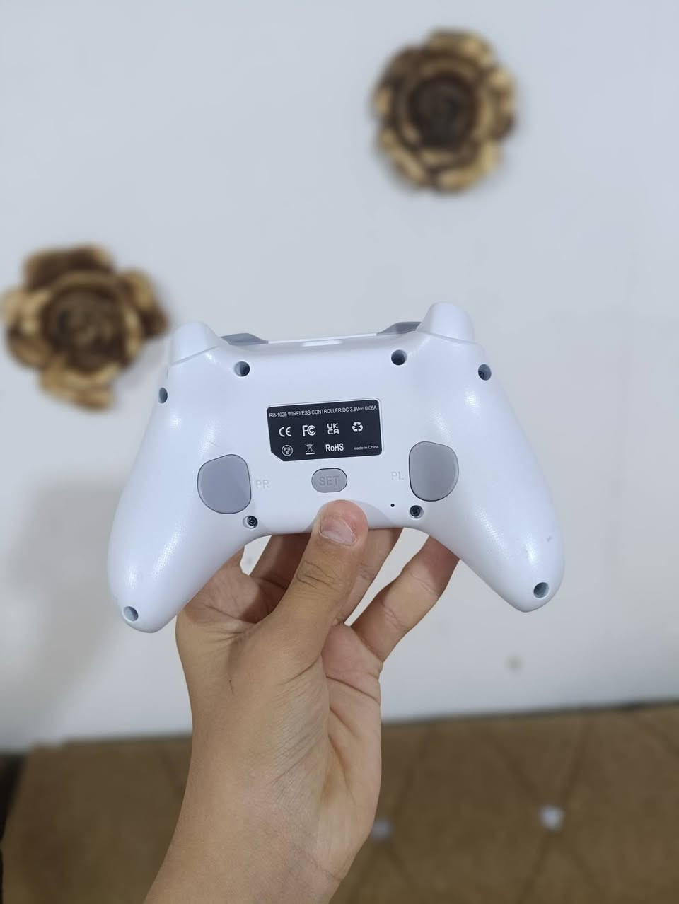 🎮 للبيع – جوستكات ألعاب احترافية 🎮
📍 العنوان: بغداد / حي العامل
📱 واتساب فقط: ***********
🤍 الجويستك الأبيض
✅ نظافة 100%.
✅ يشتغل على PC بدون أي مشاكل.
✅ يدعم Xbox لكن حسب الجهاز والتحديثات (اشتغل عندي على Xbox One Fat).
✅ أزرار Mouse Click (RB / RT / LB / LT).
✅ عصي Hall Effect ضد الانجراف.
✅ زرين خلفية قابلين للتخصيص.
✅ 5 أوضاع RGB.
✅ دنكل + شحن Type-C.
✅ البطارية تدوم من 3 إلى 4 أيام حسب الاستخدام.
💰 سعره على أمازون 45 دولار.
💵 سعر البيع: 35,000 دينار عراقي فقط.

الجوستك الاسود الثاني

نفس المواصفات مع الدنكل الاصلي
تم فتحه للصيانة، وتم العثور على مكثف مخلوع وقد يكون هو سبب العطل، لذلك يُباع كما هو لمن يعرف بالصيانة أو لقطع الغيار.
💵 السعر: 20,000 دينار عراقي (بيه مجال بسيط).
❤️ سبب البيع: عدم الاستخدام وعدم الحاجة، والسبب الثاني عندي عمرة وأريد أبيعهن حتى أكمل فلوس السفر. الله يكتب الخير للجميع. 🤍
📱 للتواصل واتساب فقط: ***********
