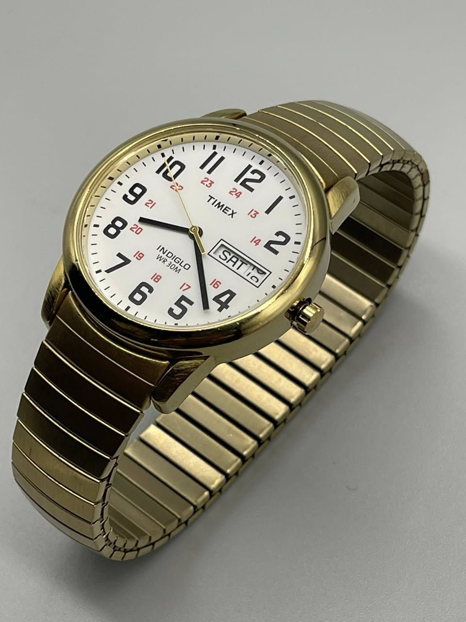 ساعه Timex EasyReader باله اورجينال نضافة 100‎%‎

قطر الهيكل 35 ملم

سُمك الهيكل 8 ملم

مينا انديجلو المضيء

الوزن 59 غرام

مقاومة للماء حتى عمق 30 مترًا

ساعه كوارتز للرجال من تايمكس مينا باللون الأبيض بنافذة للتاريخ سوار قابل للتوسيع من الستانلس ستيل هيكل بلون ذهبي من زجاج كريستالي 

———————————————-

يوجد توصيل 🚚 ( بغداد - محافظات العراق )

☎️رقم الهاتف : ***********

للحجز - دايركت
