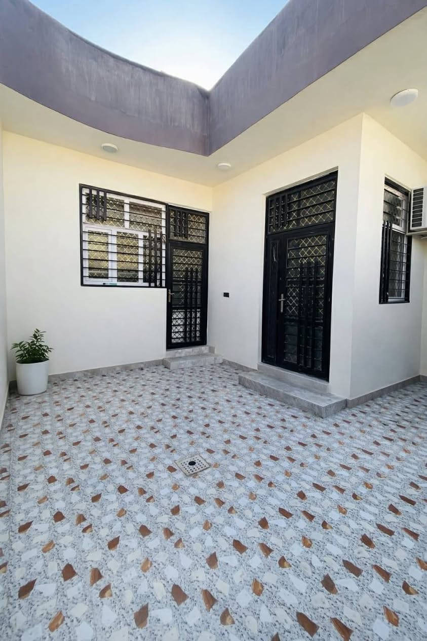 الدار للبيع المساحه ١٥٠م العنوان التحرير الحولي الزراعي طابو زراعي سند 25 جزء اول يبعد عن الشارع الريسي 70م قاط واحد يتكون من كراج وصحيات واستقبال وصاله ومطبخ ومنور وحمام وغرف نوم عدد ٢
بيت جديد
***********
