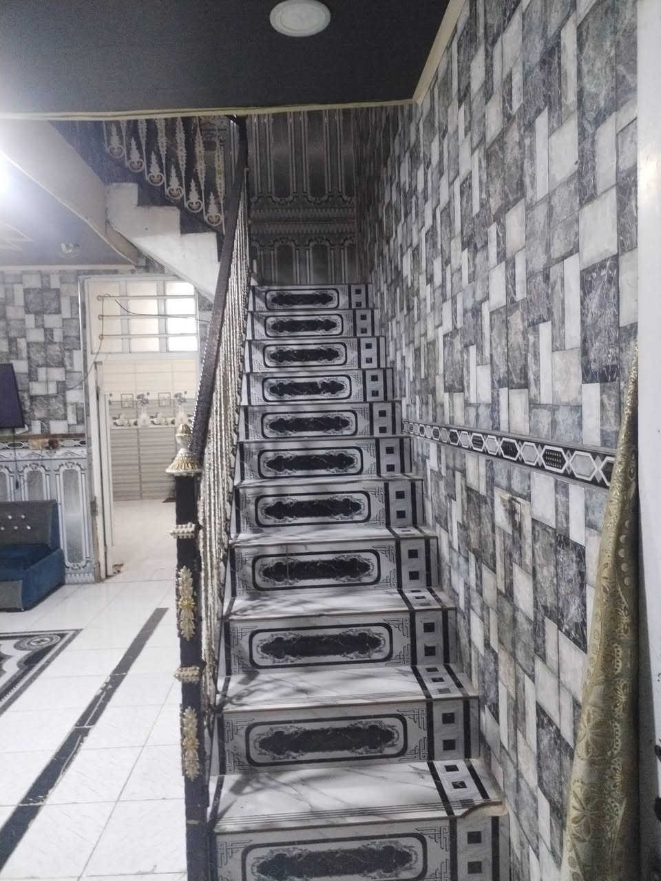 السلام عليكم بيت للبيع شارع المعمل مقابل سيطرة المعمل ومدرسة الاهرام
250متر بناء 100 طابق ونصف و150حديقة
بناء طابوق صب اساس وسقف كونكريت
طابو زراعي 25مشمول بالتطويب
***********
