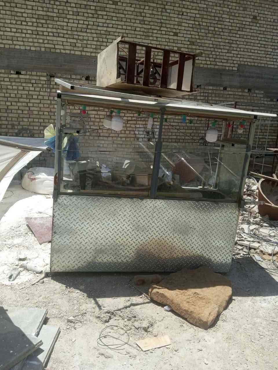 السلام عليكم 
عربانة أكل حديد كلفنايز جكر قياسات عرض ٧٠طول مترين ارتفاع مترين مع ميز عدد٢ مع حماية أكل كهربائية مع ميز ابو العينين سعر مناسب غير متواجد الفيس ***********
