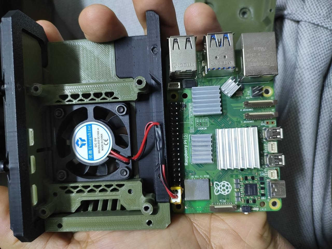 raspberry pi 5
4كيكا 
عليه اضافات 
Heatsink 
مروحه تبريد خاصه بي 
كيس طباعه احترافي 
معجون حراري mastergel pro v2 انسه شي اسمه حراره

السعر كامل 150 
بي مجال بسيط تفضل خاص وتدلل


**إذا كنت صاحب هذا الإعلان وتريد حذفه لأي سبب، رجاءا أرسل رسالة إلى الدعم الفني**