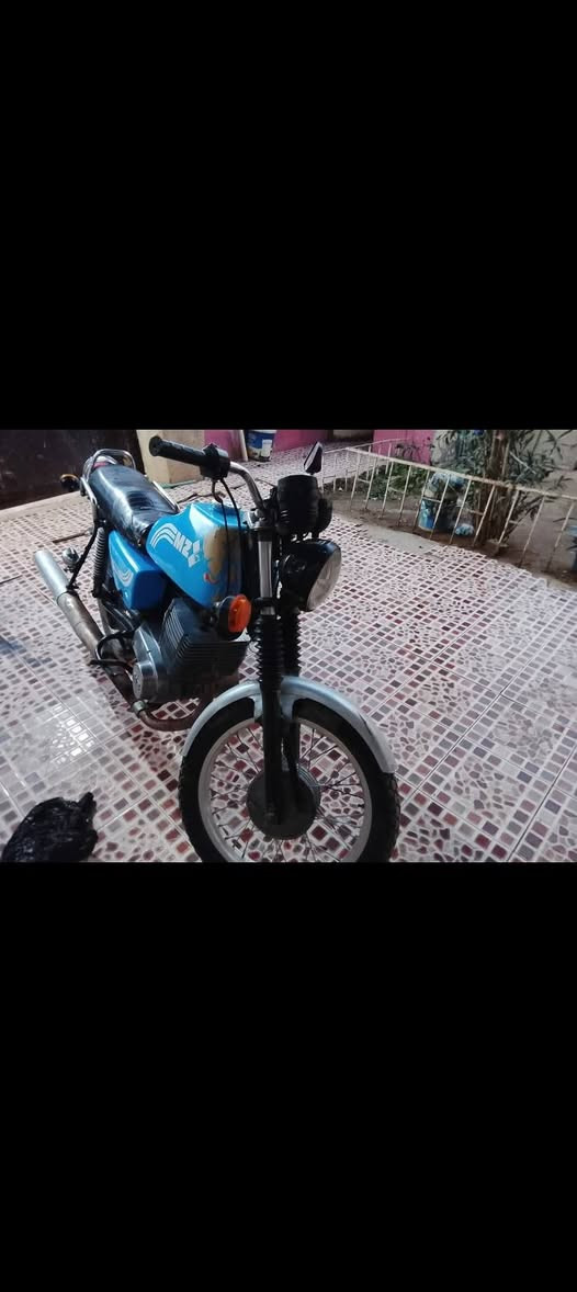 السلام وعليكم امزت 82 دراجه جاهزه ماكينه وكير كفاله سعر 900 وبيها مجال مكان واسط  العزيزية رقم الهاتف ***********

