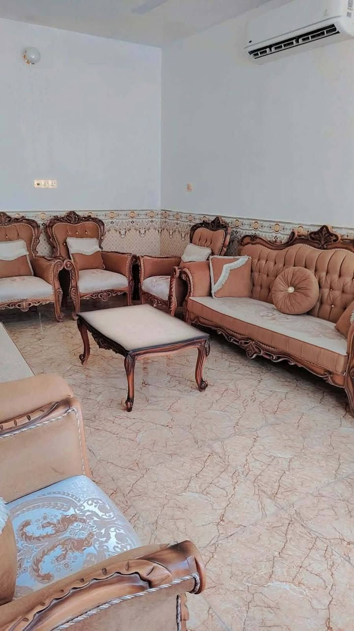 للبيع

بيت ٢٠٠م طابق واحد

بناء نظيف جدا عكاده

يقع خلف السريع بشارع العياده الاستداره
الثانيه

سعر ١٩٠ بيه مجال قليل

يحتوي على غرفتين وصاله ومطبخ وصحيات داخليه وخارجيه واستقبال وكراج سياره

موبايل للاستفسار ***********
