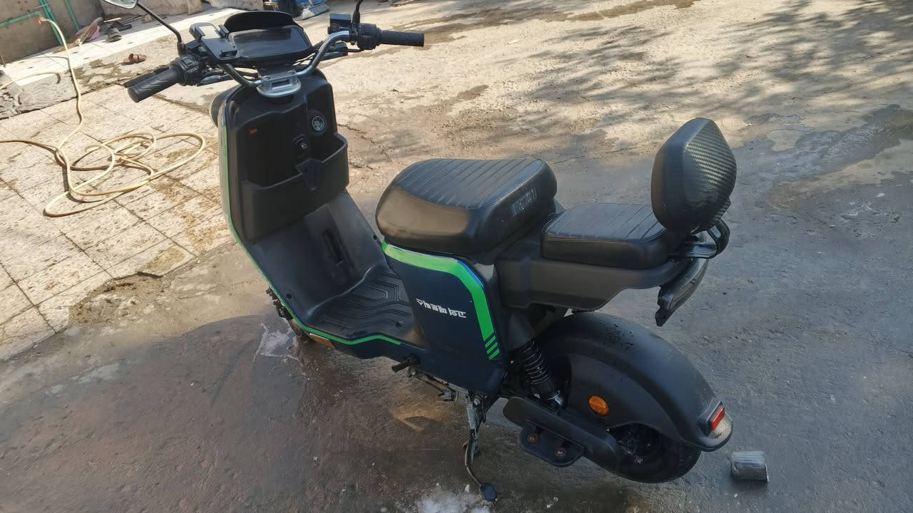 دراجه R12الحجم الكبير جدا نضيفه نقص بطاريات  قيم بما يرضي الله***********
