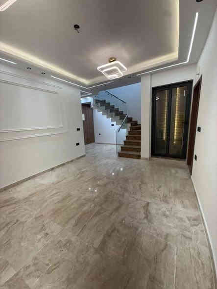 🏡 منزل للبيع في السيدية – !

📐 المساحة: 150 م²
🚪 الواجهة: 7.5 م
📏 النزال: 20 م

✨ التقسيم الداخلي:
🔹 الطابق الأول: صالة ضيوف أنيقة، وغرفة نوم ,مطبخ عملي مع حمام داخلي.
🔹 الطابق الثاني: 3 غرفة نوم واحد  + حمام إضافي.
🔹 الطابق الثالث: بيتونه   .

📍 الموقع البيت : السيدية – مربع كامل ساجت قرب شارع الكويتي     
🛡️ موقع راقٍ وهادئ، قريب من الخدمات
______________________________________
في حال لم يناسبكم العرض تتوفر لدينا عروض اخرى
     💠بأمكانك عرض عقارك في أيادي امينة 💠

ان كنت تبحث عن الثقة والمصداقية بالعمل خيارك الاول
       { مكتب الجغامي للوساطة العقارية }
   
#نستقبل_كافة_عروضكم_وطلباتكم 🔐

#للاستفسار_والمعاينة_الاتصال_على_الارقام_التاليه :- 

***********📞

او زيارة موقع المكتب 📍:-
بغداد السيدية بداية شارع سابلية مجاور مدينة العاب عيون السيدية

مكتب الجغامي للوساطة العقارية ✔️

نكفيك عناء البحث
لتمتلك اليوم عقار الغد ...

للمزيد من العروض العقارية تابع الصفحة ليصلك كل ما هو جديد وحصري في منطقة السيدية ...
