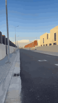 🏠 للبيع بيت سكني - بيع مستعجل
بيت مجمع داماك السكني التابع للهيئة الوطنية للاستثمار
 
 جاهز للسكن في شارع مطار بغداد ..
يتكون من غرف  3 واسعة  
وصالة واستقبال  ومخزن 
وحديقة أمامية.

📏 المساحة: [200 متر]
📞 للاستفسار : ***********
