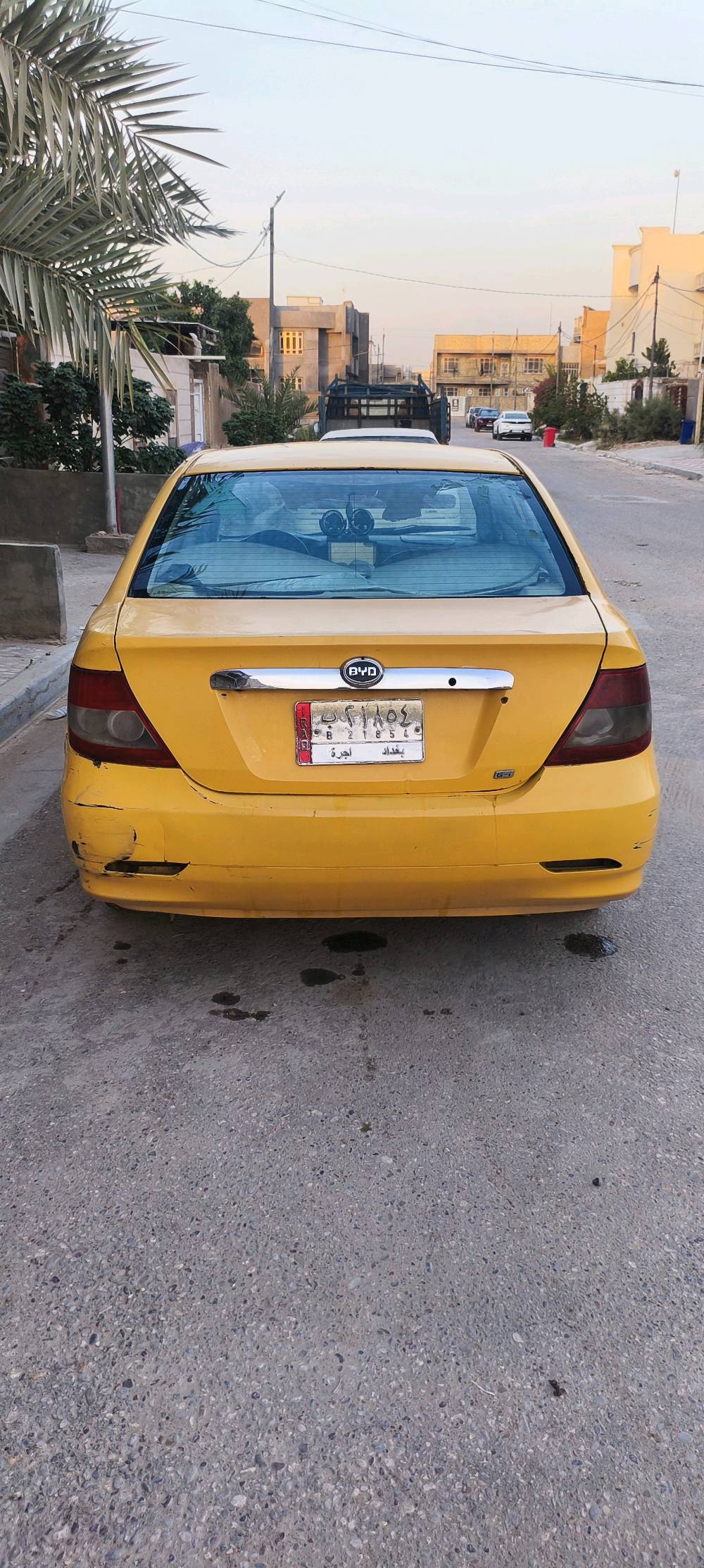 بي واي دي  اف 3  موديل 2010 
كير مكينه خير من الله  نقصها بس حداديه شويه تعبانه والكشر بي  خياسات قليل.السياره مصفره غرامات مابيها
 رايدها ب 28 وبيها مجال مكاني حله