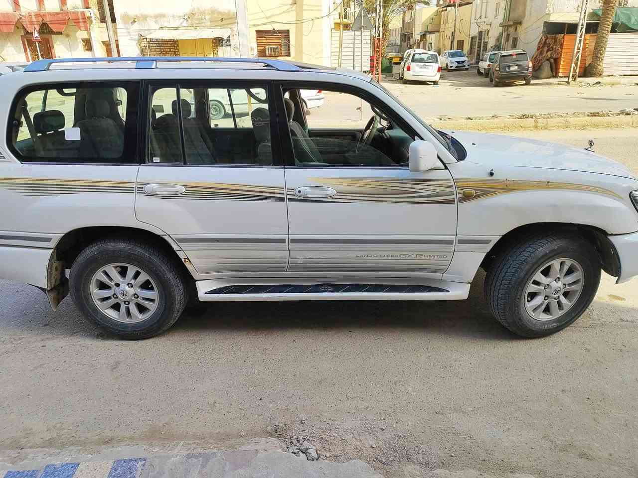 لاندكروز 2001للبيع مكينه 6 موبايل ***********
