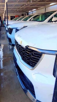 فقط عند شركة احباب الزيتون 🫶🏻🫶🏻 كيا سورنتو ❤️ 2025 ❤️ 💙💙البيع فقط نقدا...