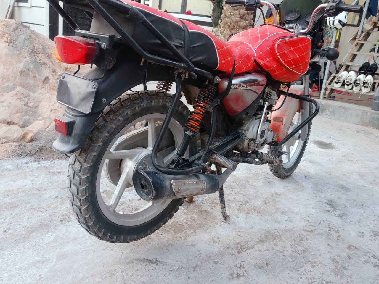 سلام عليكم.. للبيع دراجه بوكسر موديل 2018 دراجه حلوه دراجه بيهه دخان خفيف أوراق كامله موجوده 💯
مكينتهه نشطه سحبهه حلو 🏍️
سعر الدراجه{ 500 } وبيهه مجال 💯
عنوان بغداد الكاظمية للتواصل رقم (***********)بدون واتس 
(***********) بي واتساب 💯
