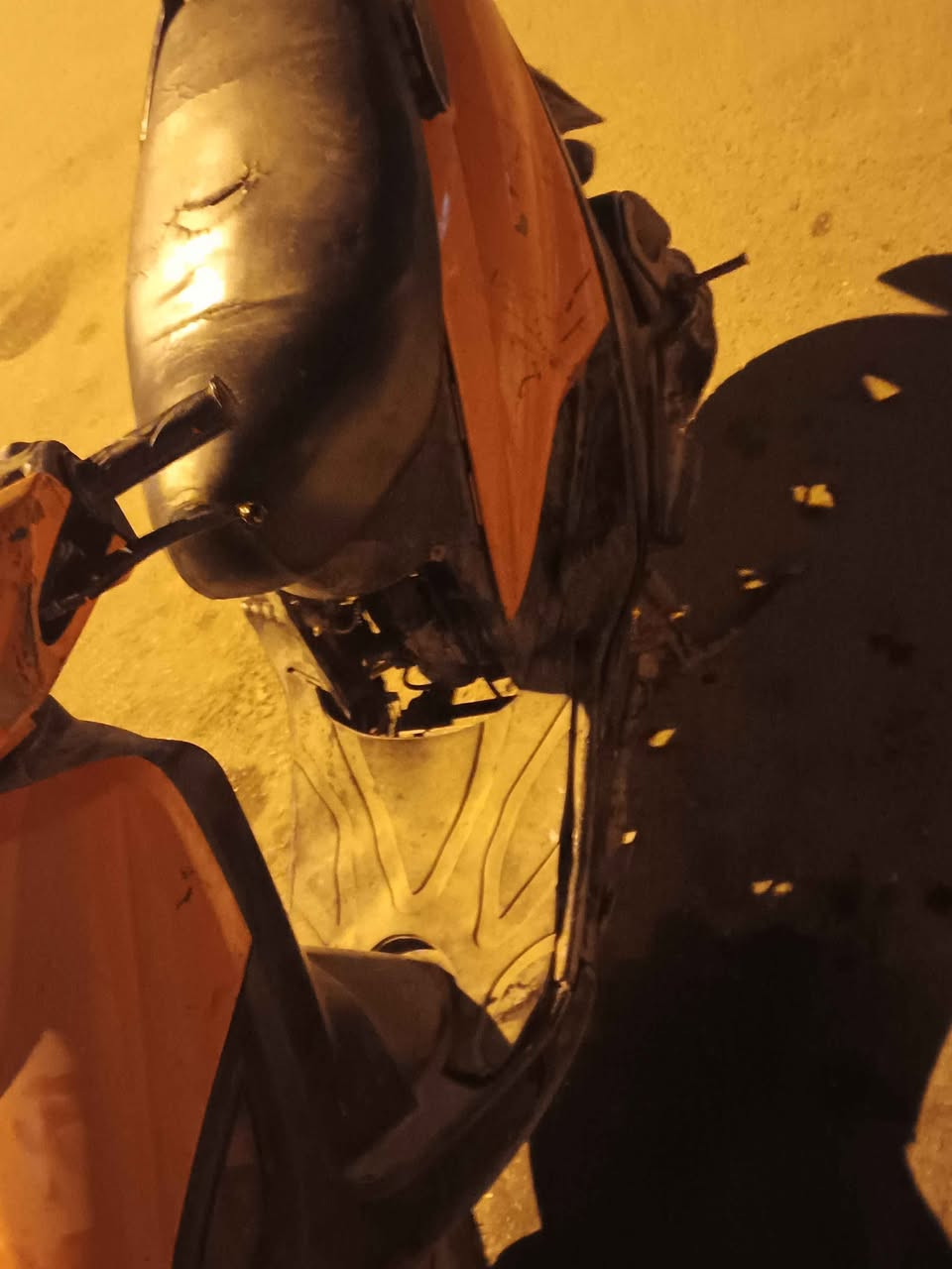 ماكس 140 لون مميز برتقالي شلعه ومعدل فول محرك ناعم ومستقر بس عوزها كعكه صالنصه نكره سلف اشاير شغلات لايت امامي واكف كيج بانزين يُشَتغلً رايدها ب 260 ومجالها بسيط عنواني بغداد حي العامل *********** بغداد, العراق
