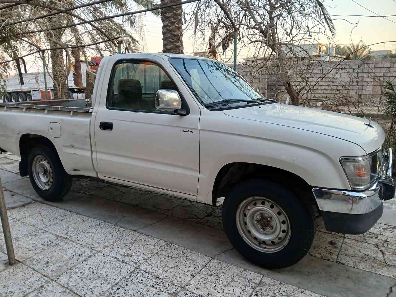 السلام عليكم بيك اب 2001
فلاحي ٢٠٠١ لون ابيض
رقم ديالى دولي لوحات باقي عل استلام 
شاصي تخم تاير باتري جديد 
محرك ٢٧٠٠ ما مفتوح برغي بي عل وضع شركة 
السيارة كفالة عامة بدون صبغ بس بيهة شخوط بالبدي الأيمن موضح بالصورة كل قطعة بالسيارة أصلية مال شركة تبريد شغال 
المكان ديالى بعقوبة السعر ١٠٥ ورقة الي يعجبة السعر يتصل 
*********** ابيع تحويل فقط بدون وكالة
