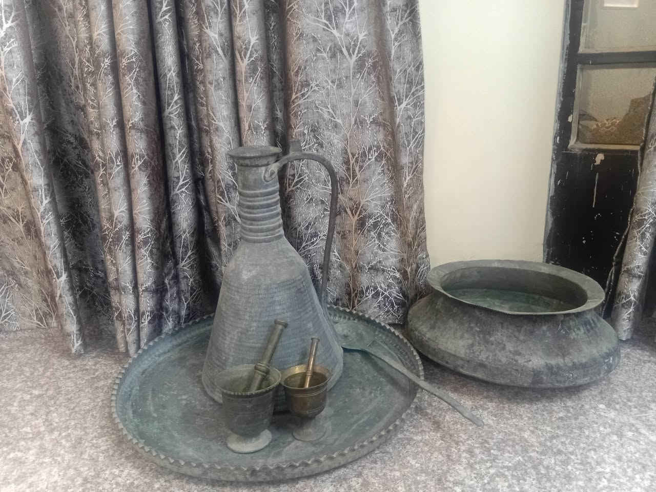 السلام عليكم للبيع جدر و ٢ هاونت و صينيه و مسخنه العنوان بغداد رقم ***********
