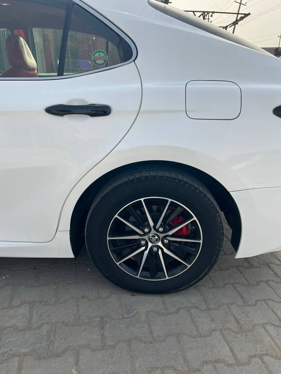 سلام عليكم كامري 24اصل اصل خليجي تكسي دبي سياره جاهزه مابيه اي نقص تغير لون من بيجي الئ ابيض سياره بيه ضربه بجاملغ الخلفي فقط رقم بصره بسمسي مكاني البصره لاستفسار *********** سعر 165 سياره ماشيه 39الف حقيقي البصرة, العراق
