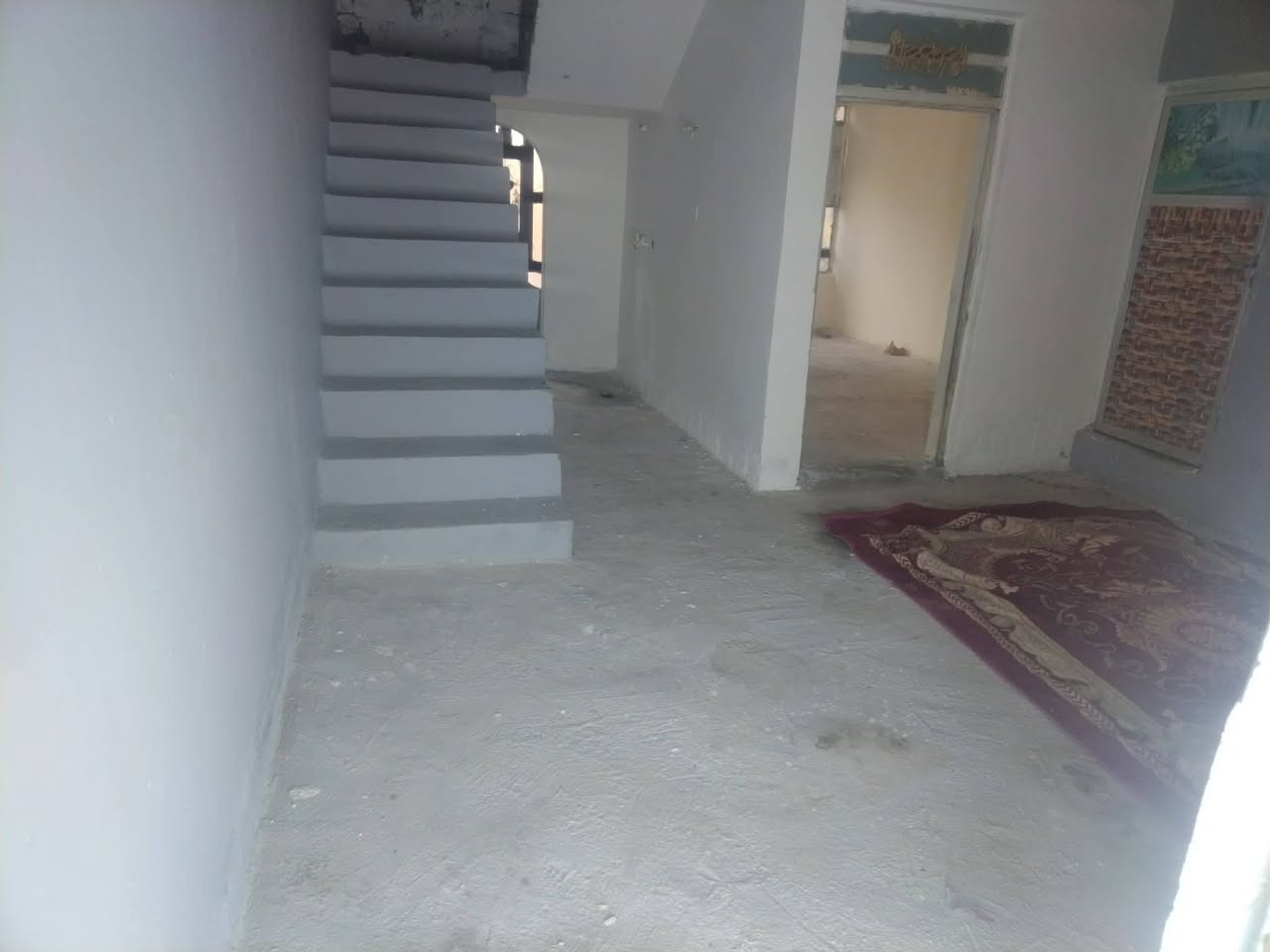 سلام عليكم بيت للأيجار المساحه 125 متر عنوان شارع المطار القديم قرب الجامع الذهبي ***********واتساب فقط
