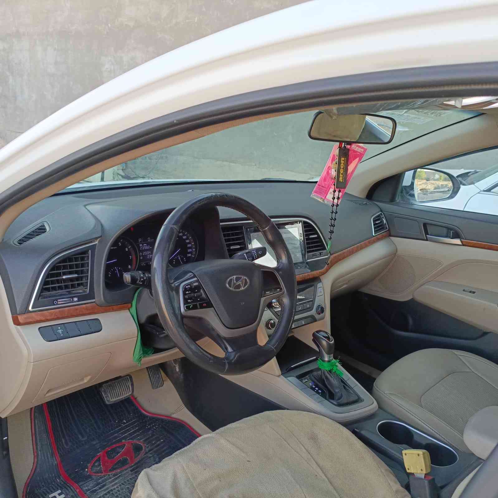 السلام عليكم
النترا 2018
خليجي محرك 2000
ماشيه 12600
فول عدا بصمه
رقم بصره
سنويتها 2028
رقم الهاتف
***********
