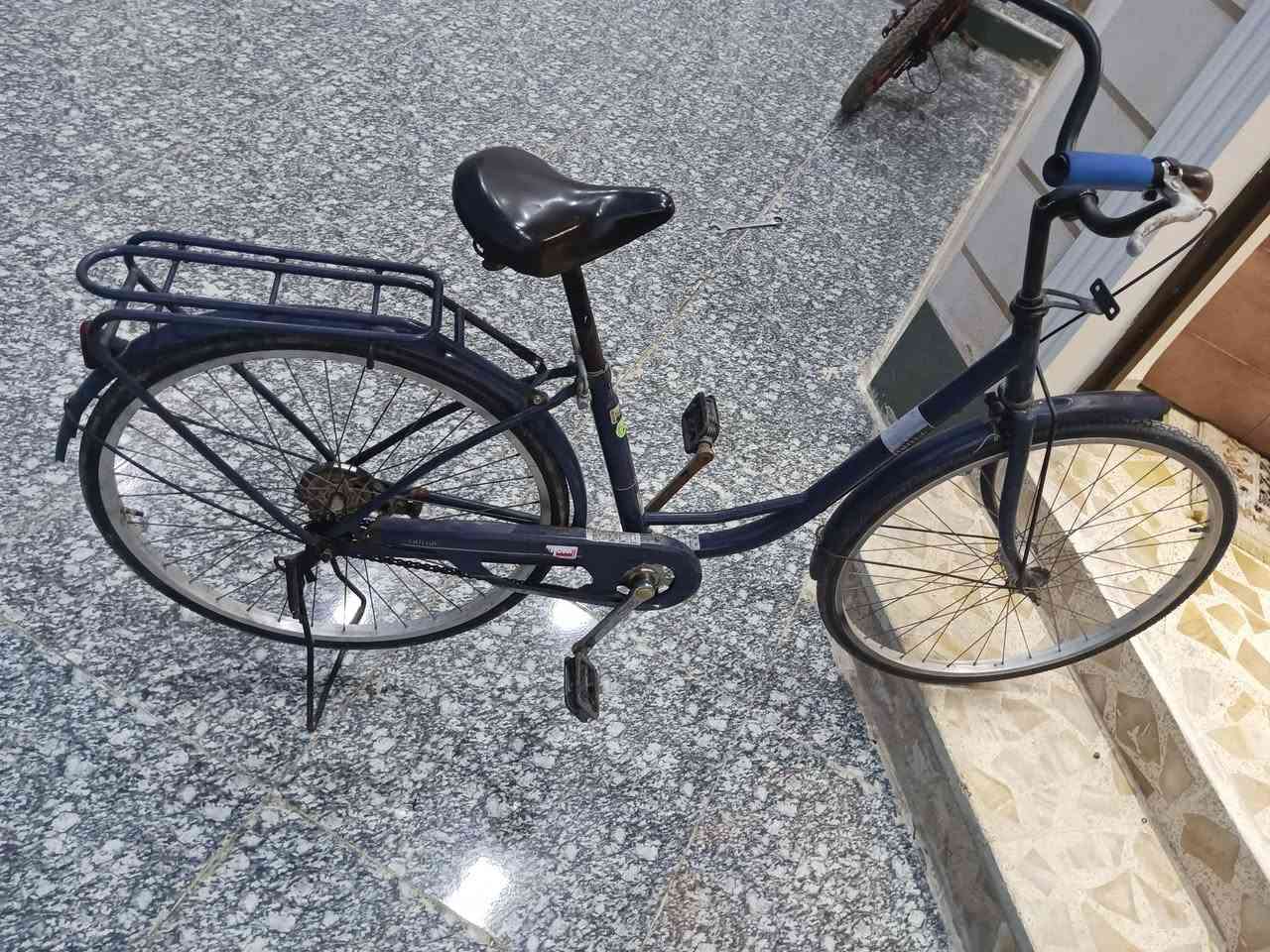 #بانسكل #للبيع موزه جديد مستعمل مضموم ما اعرف المديل بضبط بانسكل مرتب مابي اي عطل ولا زنجار وبلعافيه على الي ياخذه.. 
#المواصفات
1 موزه. 
2 قياس 26.
3 ويل امامي حساس ابو الطوبه. 
4 مبدل ويلات جدد عدد ثنين. 
5 مبدل جوابه جدد عدد ثنين. 
6 مبدل تايرات جدد عدد ثنين. 
7 مابي اي عطل او نقص. 
تجي تشوفه وبلعافيه على الي ياخذه 
#السعر 100 قفل من الاخير مابي اي مجال بدون احراج 
#العنوان السماوه فرع الزريجيه محلات ال بندر 
#الرقم *********** واتساب 
#وهلاوسهلا.
