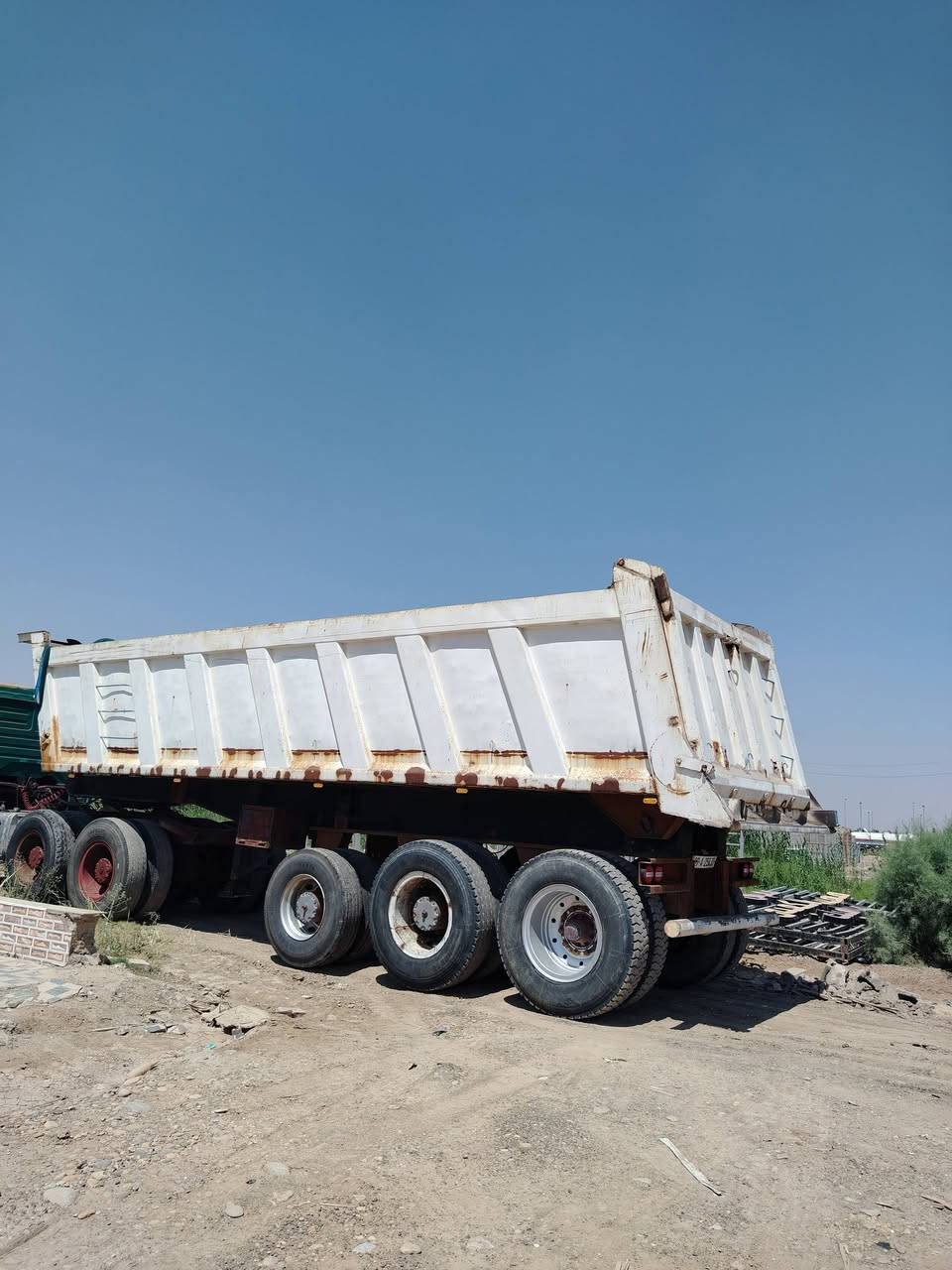 عربانة قلاب للبيع ألمانية شريط جديد 3 محاور سبرنگ شاصي مكفول گاعية جديدة تخم تاير   مكاني الكوت  ***********
