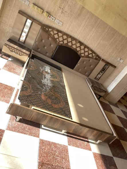 غرفه ملكيه ضخمه سعرها 350
نشتري غرف مستعملة راسلوني خاص او علئ رقم بي واتساب ***********
