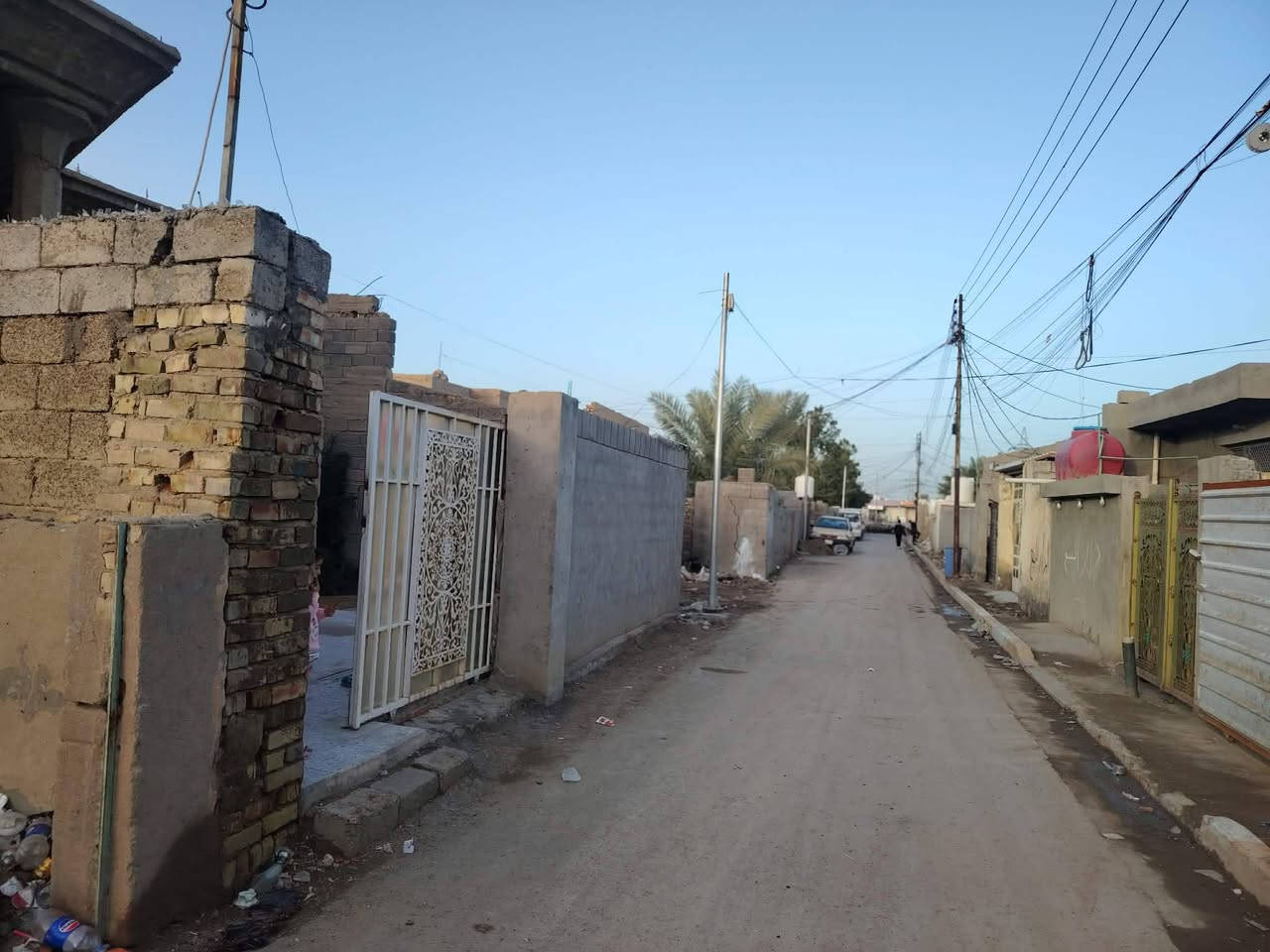 يحتوي على كراج وحديقه واستقبال وصاله وغرفيتين نوم وصحيات العنوان العريفيه قرب اسواق الزبيدي شارع بيت سلوم سند 25الاستفسار ***********
