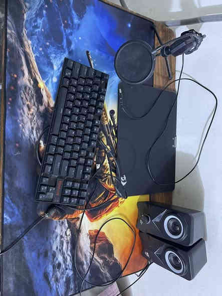 ‎ للبيع PC ألعاب + شاشة Philips 27” 🔥

‎جهاز، نظيف وشغال بدون أي مشاكل – مع شاشة حجم كبير 27 إنش من Philips.  165hz

‎💠 مواصفات الجهاز:
‎ • المعالج: AMD Ryzen 5 3400G (Mobile)
‎ • كرت الشاشة: NVIDIA GeForce GTX 1660 Ti
‎ • الرامات: 16GB
‎ • التخزين: M.2 SSD 1TB
 /
‎ • الحالة: الجهاز نظيف جداً بدون حرارة أو تهنيج

موس redragon 🐀
كيبورد redragon ⌨️
موسباد redragon
‎🖥️ مواصفات الشاشة:
‎ • الماركة: Philips
‎ • الحجم: 27 إنش
‎*********** اتصال ☎️ 
*********** whatsapp
