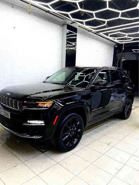 جيب 2022 كراند شيروكي بتره مو طويله  لون اسود صدفي  رقم بغداد حادثه سرقه جاملغين وبنيد وراجعات بلاد بدون قطره صبغ هنا بيه طخه بسيطه بين باب السايق والباب الخلفي نصبغت باب السايق والباب الخلفيه نفس الون مجرد كلير لان لونه صدفي بدون ايرباك لغود شواصي كله كفاله من الشخط مكينه 3600 مكفوله من كلشي برغي ممفتوح بيه سياره من كلشي مكفوله مكينه كير صدر تخم تاير جديد ماشيه 60 مواصفاته تشغيل عن بعد كامرا خلفيه رادار خلفي تحديد مسار رادار امامي رادار بالمري فور ويل ستيرن تدفئه هندبريك بصمه كشنات تدفئه قطعتين تبريد اطفاء السياره ذاتي بالازدحام خمسه راكب رقم بغداد بااسمي شرط التحويل لايت زنون سياره جاهزه من كلشي الف متصرف عليه عارضه 270 وبيه مجال مكاني بغداد حي الجهاد بيع فقط *********** مصطفى بغداد
