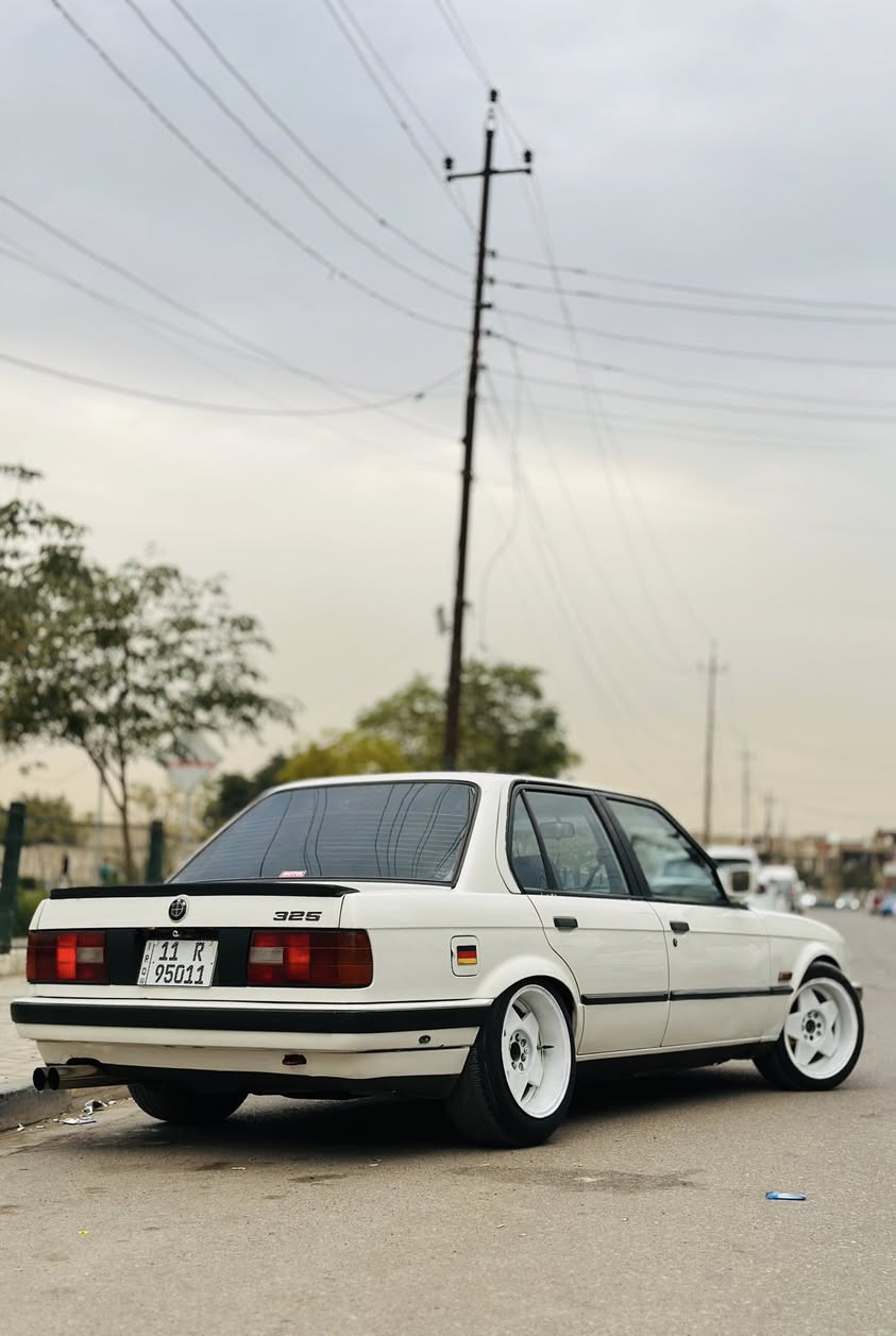 السلام عليكم الحلال للبيع زعره وارد يابان
كل الجنايه يعرفون السياره اشون نضيفه 325 كير عادي اكسل قفل 
عليه دبات صوت ومبدل بوري فورتك كلش قوي وحلو يفتح وينسد مسوي تفصال يم علي الوادي 
السياره 3 ونص قطع صبغ بدون ضربه بدون حادث بدون خياس سياره كلش جديده حته سونار مسوي موجود ويه الصور 
جام اوتو غرفه جلد اسود دشبول جديد بطاين جديده تنته جديده الغرفه بل جيس 
عليه ادامه بلكات ونوزلات فيت بم 
عليه لويات رياضيه البلاديه موجوده 
تخم ويل وتخم تاير جديد 
رقم بغداد جديد بسمي 
السعر 55 ورقه 
مكاني بغداد  
رقمي ***********
