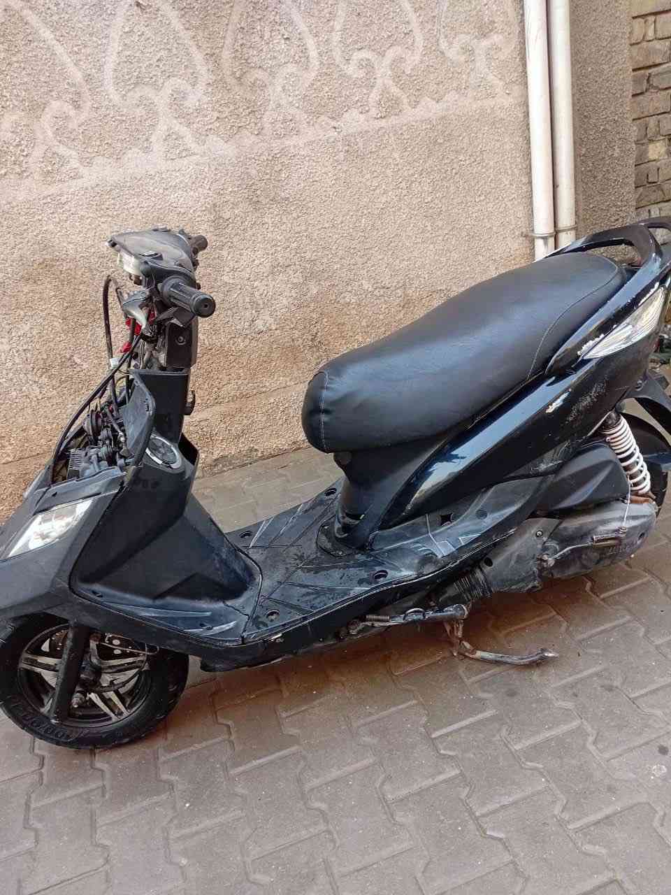 ماكس ثلعب 140
الدراجه بلاديه ما مفتوحه 
نقص كفر امامي والمازده موجوده 
الدراجه نكره سلف 
كابريته جديد اصلي 
السعر 400 وبيه مجال 
مكاني بغداد الشعله /*********** واتساب
