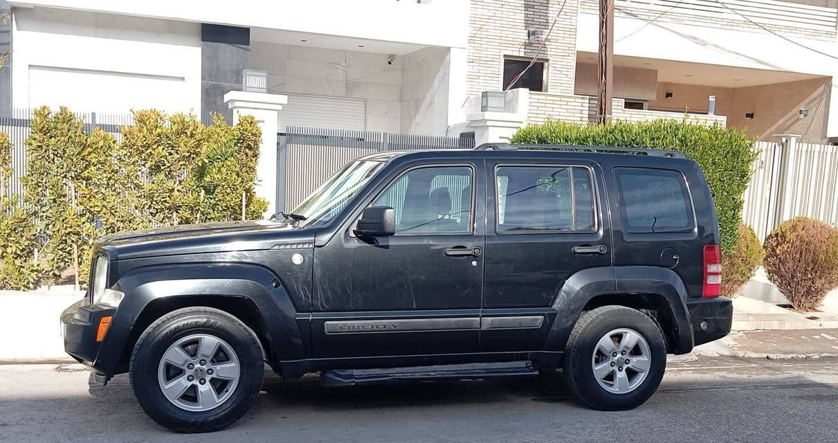 جيب ليبرتي موديل  2010

دبل اكسل 4×4
تراكشن
تبريد وتدفئه
تحديد سرعه
كشن كهربائى
ABS
رقم وسنوى جديد لحد 2028 
سيارة بسمي
4 تايرات جديده
كير و مكينةى بشرط 
صدر جديد
مكينة ٦ فور ويل 
نظام غاز تركي
كل شي بيها  بلادي وضع الشركة مابيه اي ضربه ولاصبغ ولاتبديل أربيل, العراق
