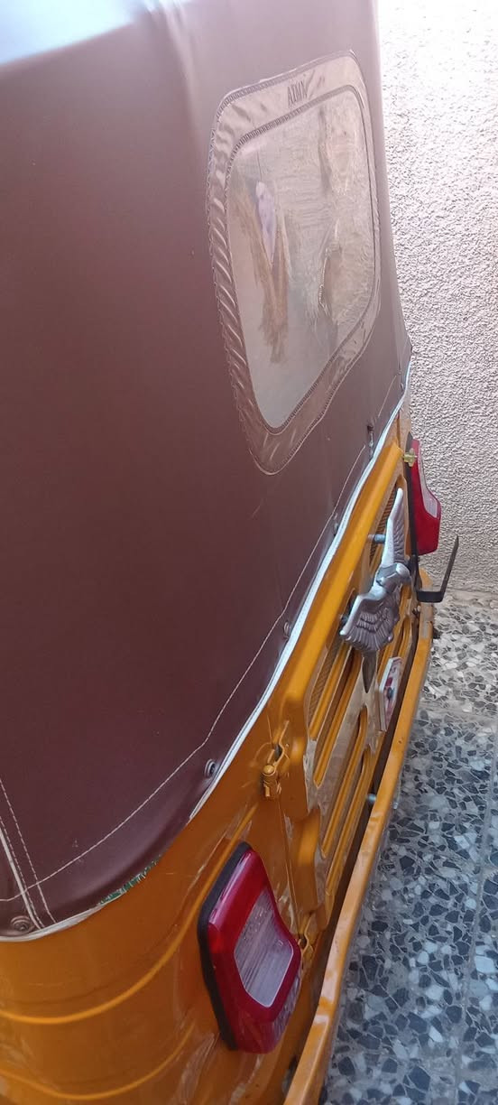 تكتك  20 نظيفة لا ظربة لاصبغ فقط الدوس الأمامية مصلحة مكينة خير من اللة لاتنقص لاتبخير مكينة ناعمة تراي زيرو رقم انكليزي سنوية بأسمي تحويل ثاني يوم داخلة  هزة بشهر الثاني  الشراي يتصل بي خير ويدلل ***********
