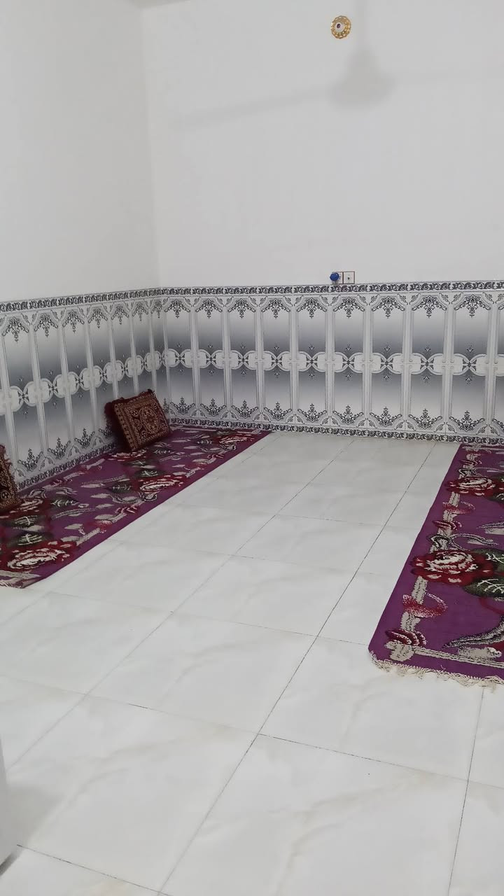 سلام عليكم الدار للبيع غماس الحولي شارع ناضم الشبلي المساحة 160 طابوصرف حر بناء جديد 2023الستفسار ***********
