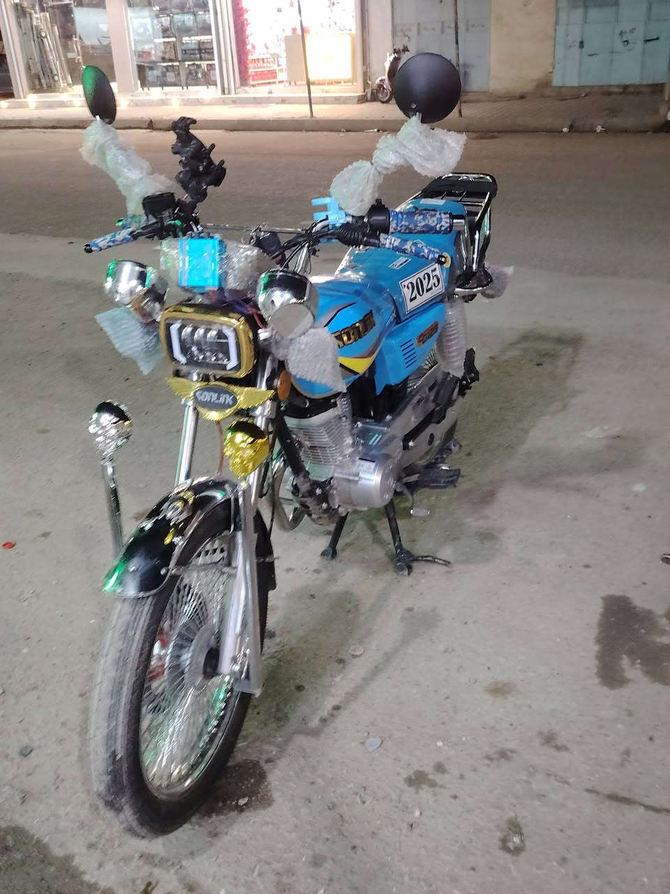 سونيك 25نضيفه 4كير صارله شهر طالعه اخو الصفر منل برغي للبرغي سعر 730بي مجال بصيط المو شراي لتعبني اسمعك حجي مو زين رقم ***********
