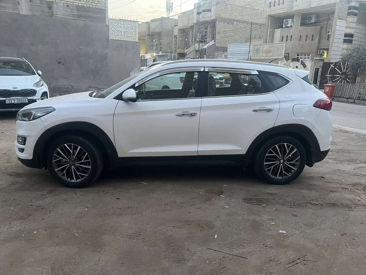 سلام عليكم توسان  موديل 2019 ‏شركة القاصد خلجي كفلاه بدون صبغ محرك 2000 دوش سياره فول ماعده فتحه خمس عدسات كشنات كهرباء كير محرك كفلاه ماشيه 80 الف  رقم 11 بغداد بسمنه سياره سعر 185 بيه مجال   مكان بغداد جكوك رقم تلفون ***********
