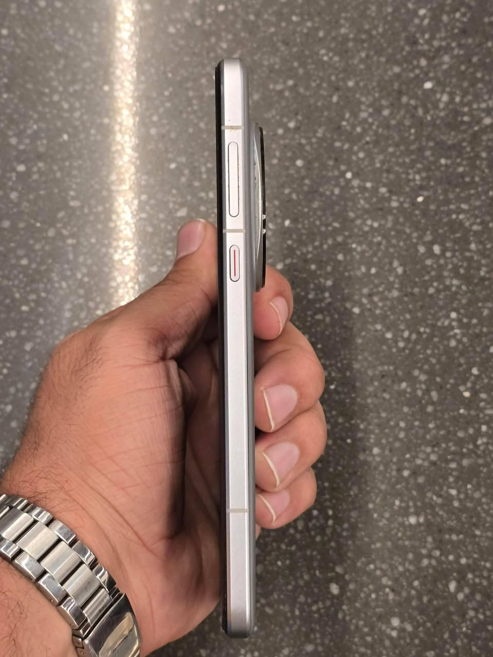📱  Honor Magic 7 Pro 👑
السلام عليكم شباب، متوفر عندي العملاق الصيني اونر ماجيك 7 برو (Honor Magic 7 Pro) بحالة ممتازة جداً

المواصفات:
◽ اللون: أبيض ملكي مميز ✨
💾 الذاكرة الداخلية: 512 جيجابايت
⚡ الرام (العشوائية): 12 جيجابايت
🔋 النظافة: الجهاز قمة في النظافة (أخو الجديد) وجاهز للاستخدام.

🔄 رغبة في المراوس:

الأفضلية للمراوس راس براس مع عملاق سامسونج:
🤖 Samsung Galaxy S24 Ultra (بشرط النظافة والذاكرة المتقاربة).

📌 الموقع: بغداد 📍

📞 للتواصل والاستفسار:  *********** التواصل خاص
