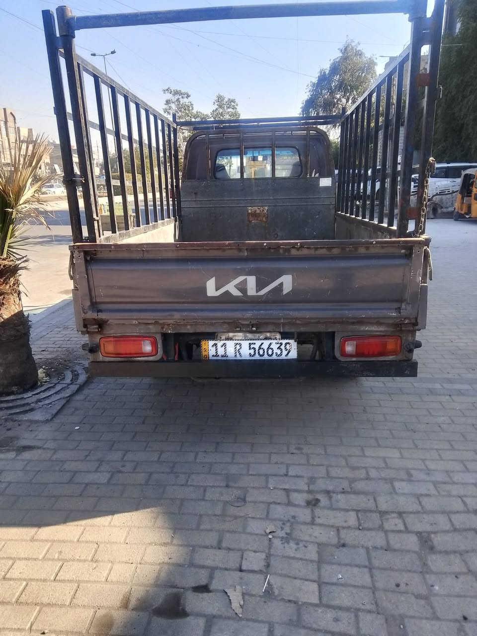 السلام عليكم كيا فنتيره للبيع موديل 97 رقم بغداد إنكليزي سنويه 30 مشروع وطني هزه  جديده مكفولة من الضربه والكص والتبديل والصبغ مكينه 3000 بلادي لا صرف ولا بخار مكينه وكير واكسل مكفول شاصي مكفول تخم تاير صدر جديد كهربائيات كله شغاله سياره جاهزه السعر 63 وبيه مجال مكاني بغداد مدينة الصدر الشراي يخابر *********** غير متواجد على الفيس
