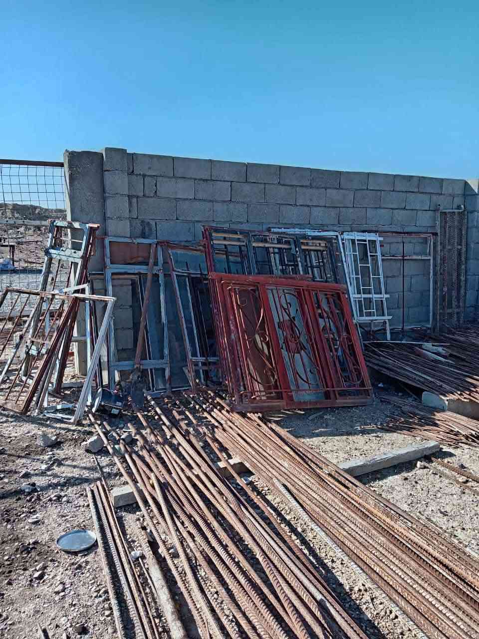 السلام عليكم... يتوفر لدى سكله المصطفى في عنه سكلات لبخ بناءطويل ٣متر كامله السعر ٦٠ الف وكذالك ابواب وشبابيك حديديه لاستفسار الاتصال ***********
